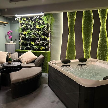 Leo Apartment Suite & Private Spa Zone - Old City Bratislava Eksteriør billede