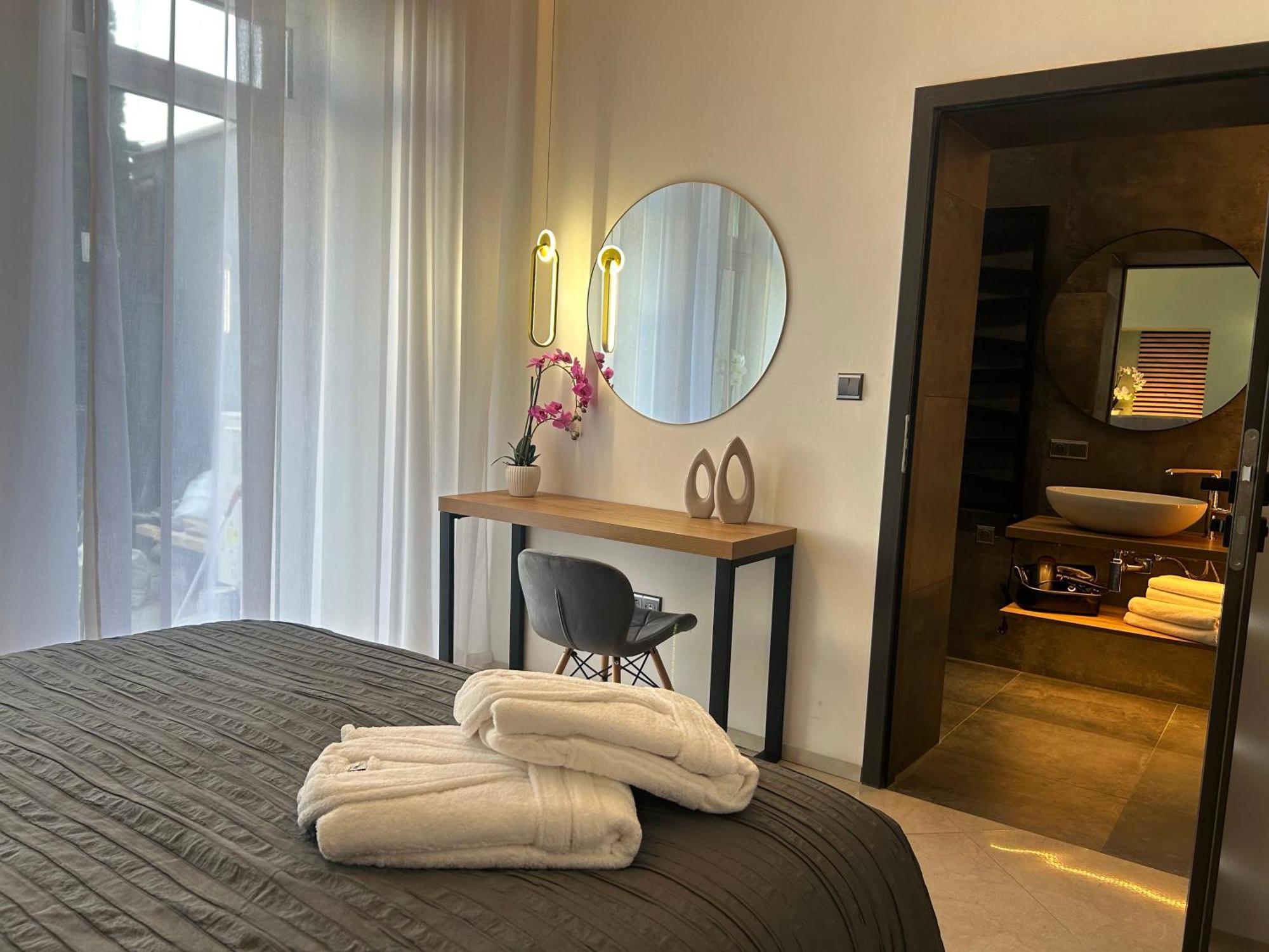 Leo Apartment Suite & Private Spa Zone - Old City Bratislava Eksteriør billede