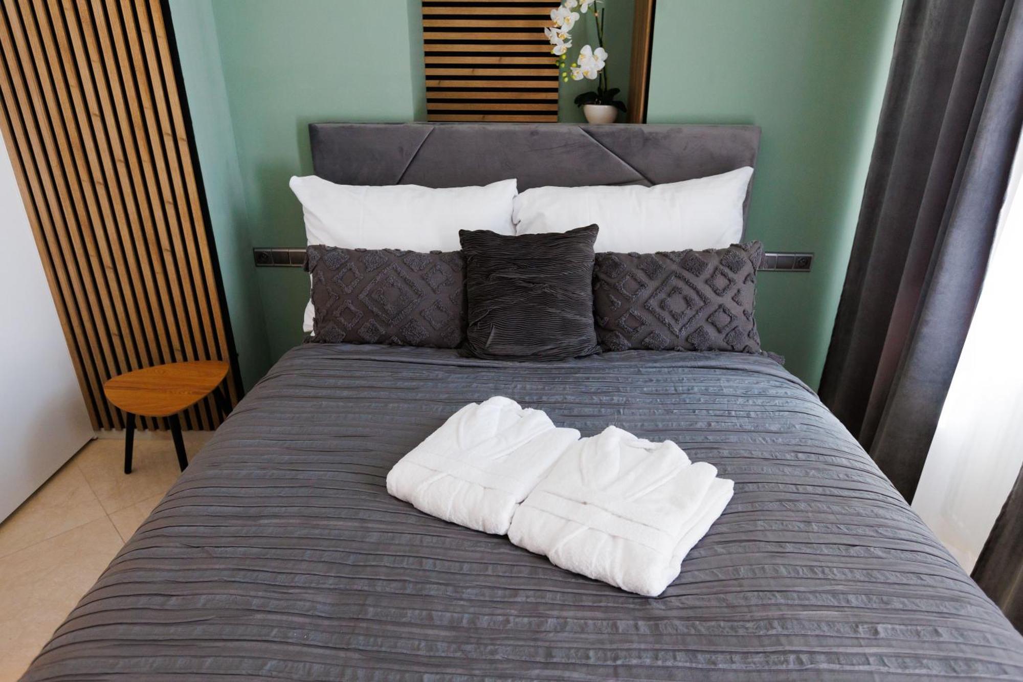Leo Apartment Suite & Private Spa Zone - Old City Bratislava Eksteriør billede
